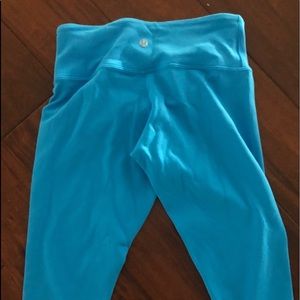 Lululemon bright blue Capri leggings size 4